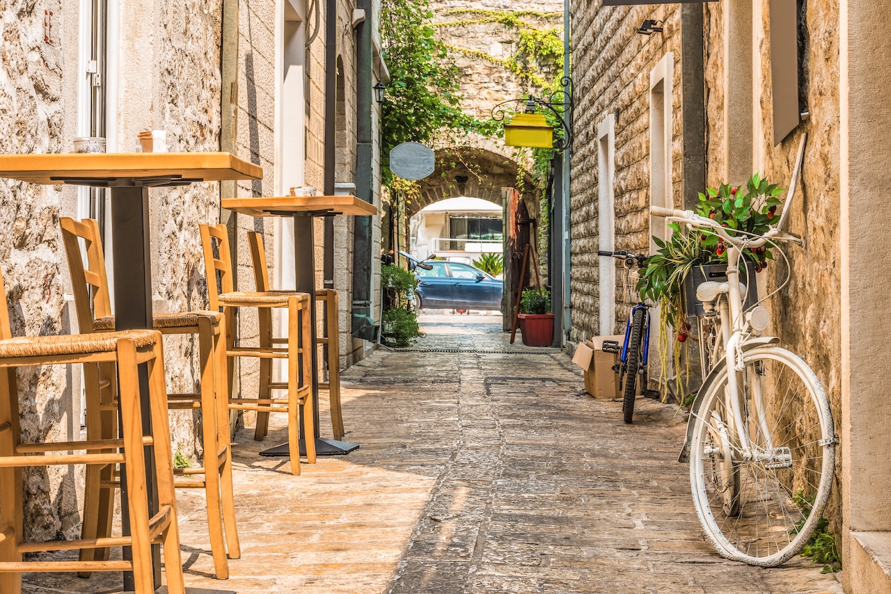 Cruise port Bar, private day tours to Skadar Lake and Kotor. Discover Old Town Bar and national parks of Montenegro